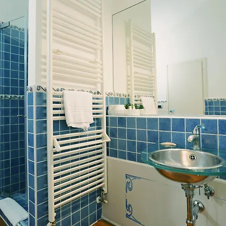 Avanguardia Art Club Homestay *