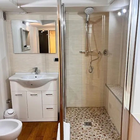 Avanguardia Art Club Pansiyon Ferrara